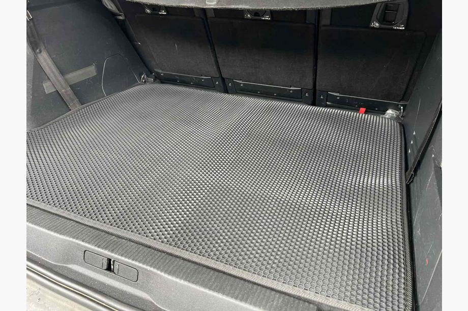 Peugeot 5008 2016–2023 Kuminen tavaratilan matto Carsuit (2016-2020, Musta) Kuva 4