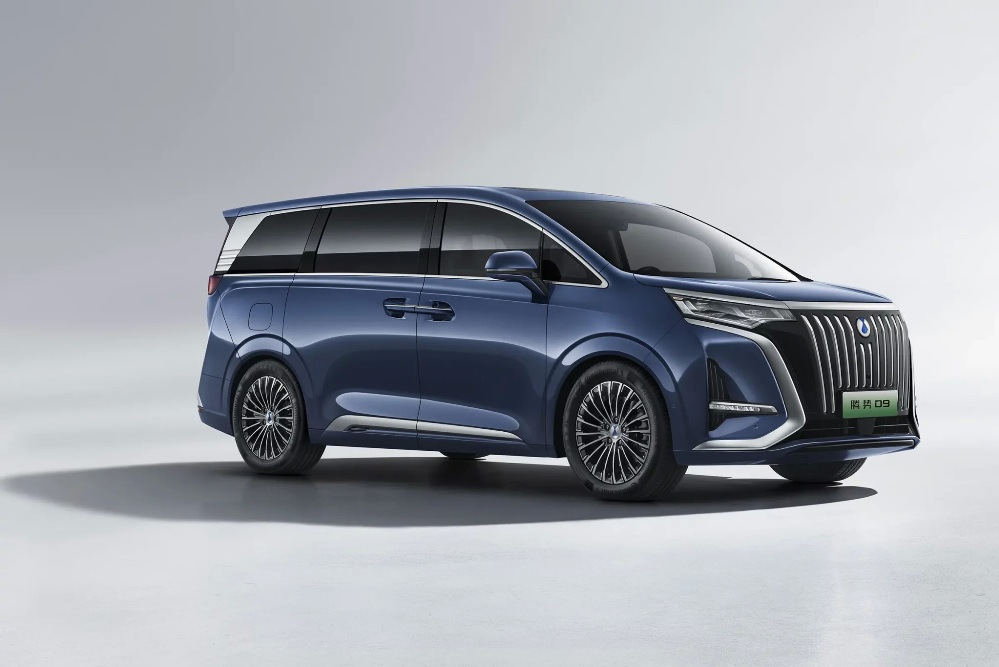 Koeajo: Denza D9 EV – ylellinen sähköinen tila-auto