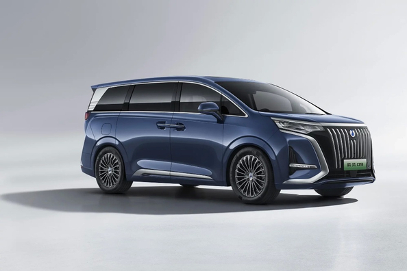 Koeajo: Denza D9 EV – ylellinen sähköinen tila-auto