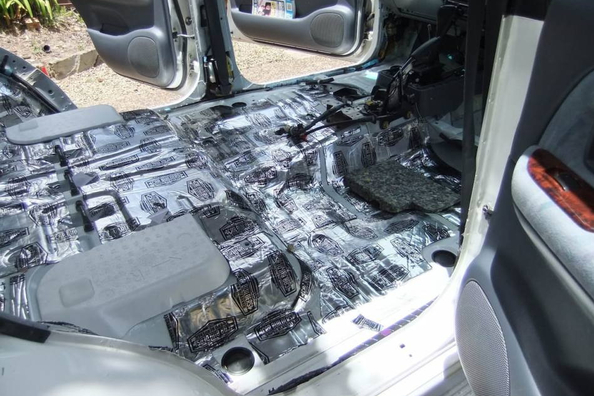 Kuinka paljon auto painaa enemmän äänieristyksen jälkeen?