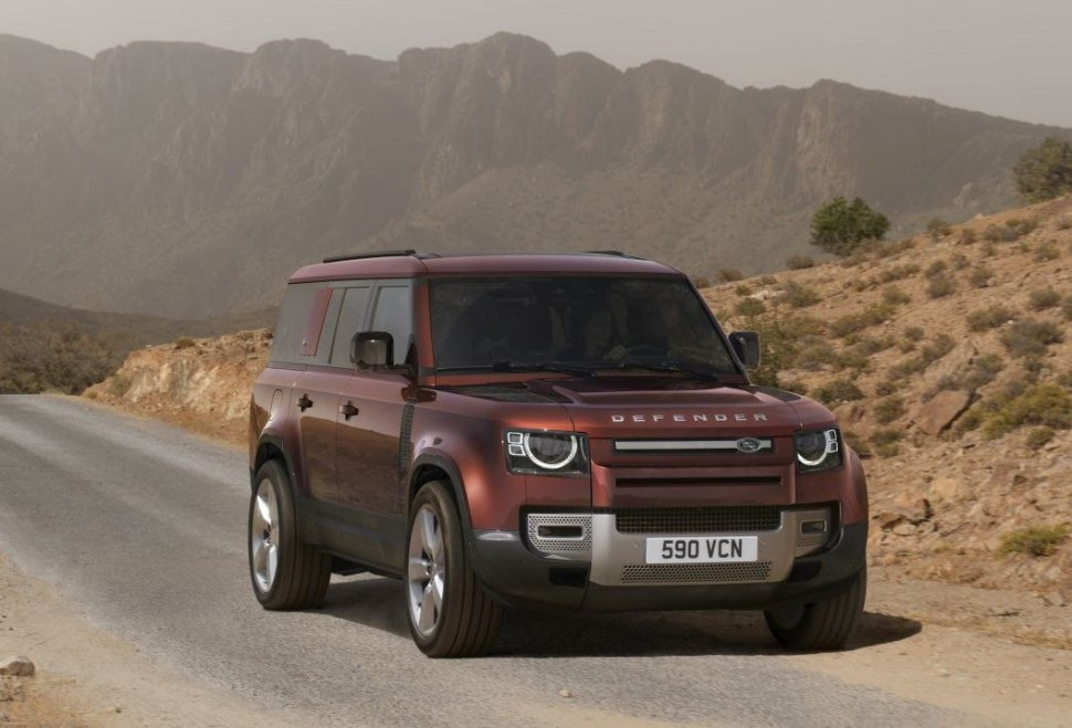 Land Rover Defender 130 -koeajo: maksimitilat seikkailuihin