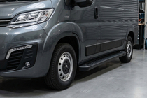 Fiat Ducato 2006–2025 Allmond Black sivuportaat (2 kpl, alumiini) kuva 1