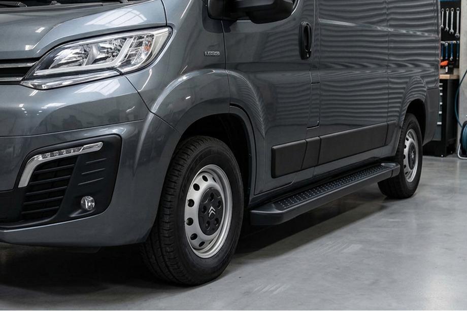 Fiat Ducato 2006–2025 Allmond Black sivuportaat (2 kpl, alumiini) Image