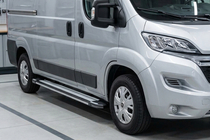 Fiat Ducato 2006–2025 Rainbow sivuporrassarja (2 kpl, alumiini) kuva 1