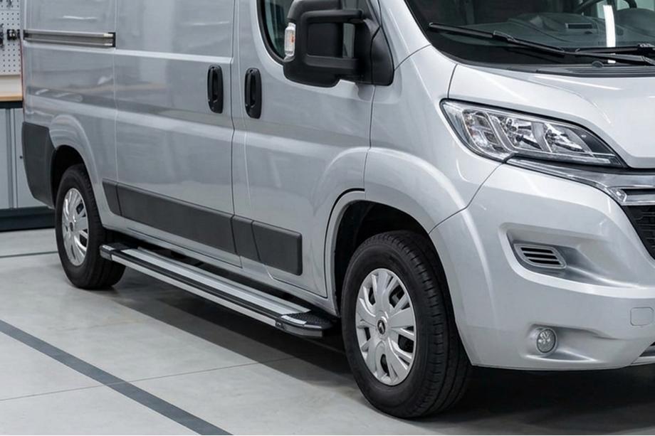 Fiat Ducato 2006–2025 Rainbow sivuporrassarja (2 kpl, alumiini) Image