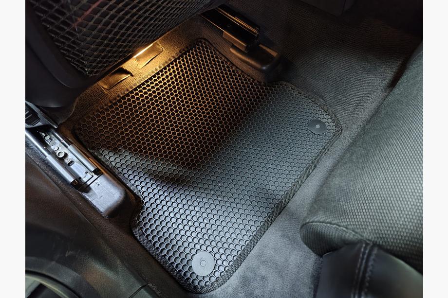 Audi A4 B6 2000–2004 Carsuit kumimatot (Mustat) Image