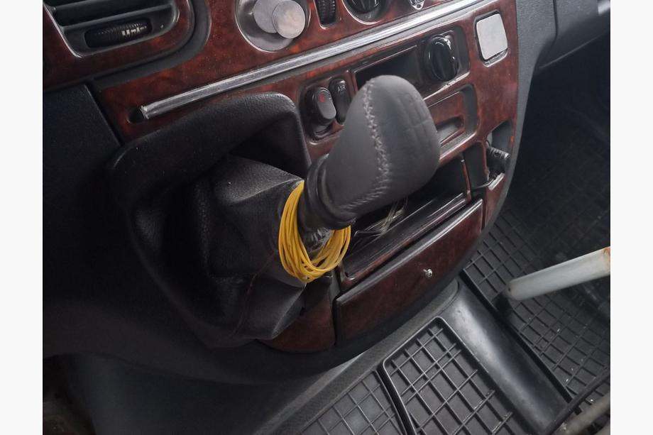 Mercedes Sprinter W901/902/903/904/905 1995–2006 Vaihdekepin nuppi (nahka) Image