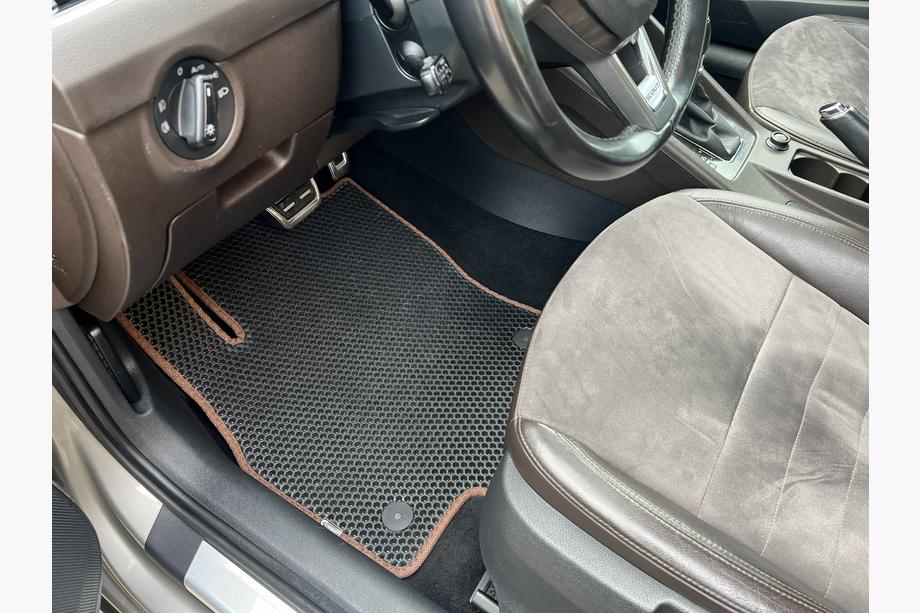 Skoda Octavia III A7 2013–2019 Carsuit kumimatot (Mustat) Image