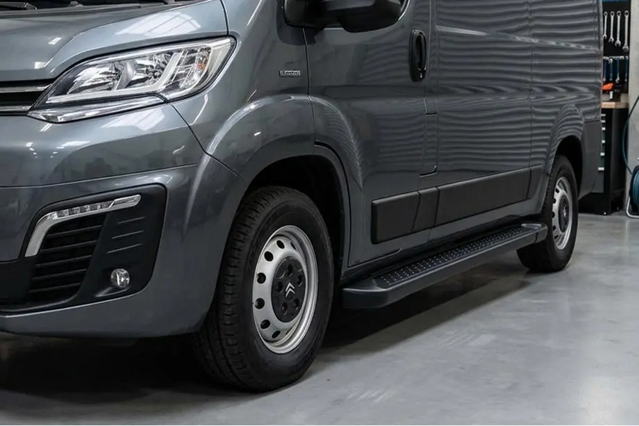 Peugeot Boxer 2006–2025 Allmond Black sivuaskelmat (2 kpl, alumiini) Image