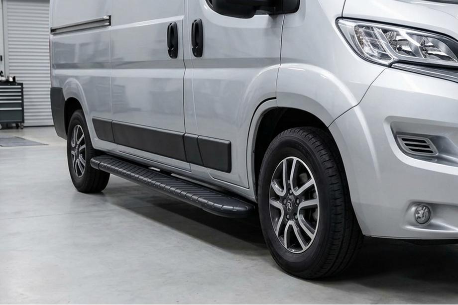 Peugeot Boxer 2006–2025 Bosphorus Black sivuastinlaudat (2 kpl, alumiini) Image