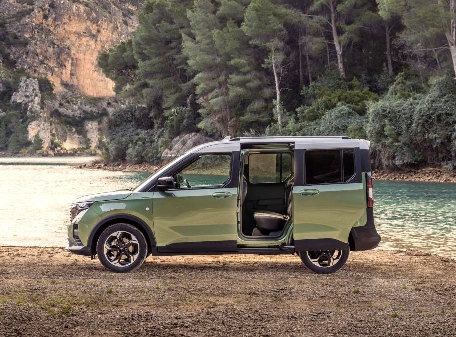 Toisen sukupolven Ford Tourneo Courier: kompakti tila-auto