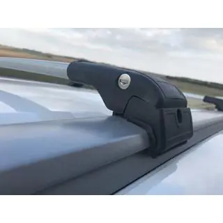 Kattotelineen poikkitangot integroituihin kattokaiteisiin, lukittavat WingCarrier V2 (2 kpl) kuva 2