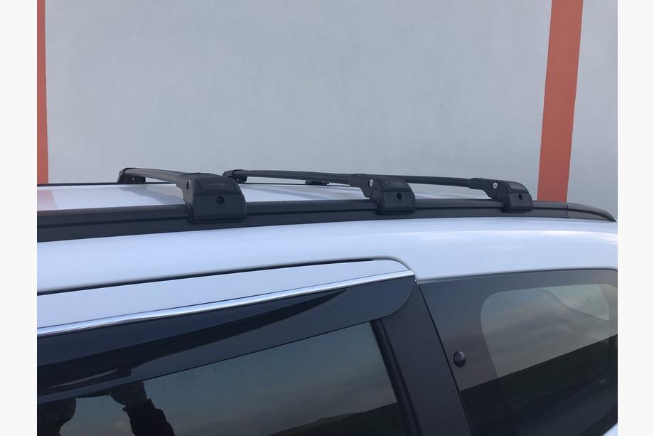 Dacia Lodgy 2012–2022 Kattotelineen poikkitangot integroituihin kattokaiteisiin, lukittavat WingCarrier V2 (2 kpl) Kuva 23