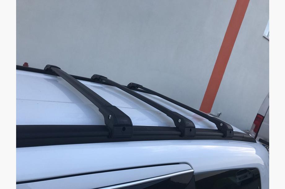 Dacia Lodgy 2012–2022 Kattotelineen poikkitangot integroituihin kattokaiteisiin, lukittavat WingCarrier V2 (2 kpl) Kuva 24