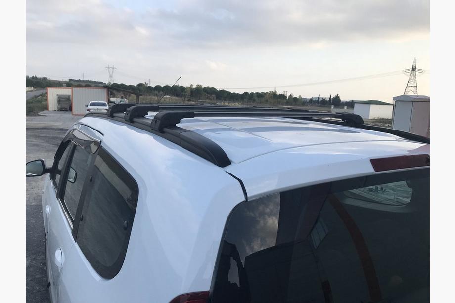 Dacia Lodgy 2012–2022 Kattotelineen poikkitangot integroituihin kattokaiteisiin, lukittavat WingCarrier V2 (2 kpl) Kuva 26