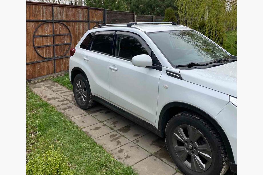 Suzuki Vitara 2015– Kattotelineen poikkitangot integroituihin kattokaiteisiin, lukittavat WingCarrier V2 (2 kpl) Harmaa Kuva 2