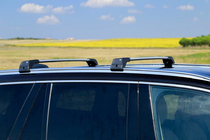 Volvo XC90 2015– Kattotelineen poikkitangot integroituihin kattokaiteisiin, lukittavat WingCarrier V2 (2 kpl) Harmaa kuva 3