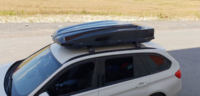 BMW 5-sarja F10/F11 2010–2016 Kattotelineen poikkitangot integroituihin kattokaiteisiin, lukittavat WingCarrier V2 (2 kpl) Harmaa kuva 18