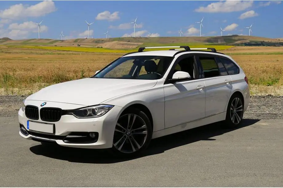 BMW 5-sarja F10/F11 2010–2016 Kattotelineen poikkitangot integroituihin kattokaiteisiin, lukittavat WingCarrier V2 (2 kpl) Image