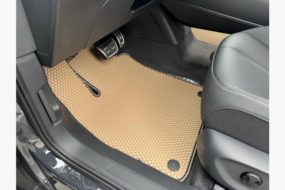 Volkswagen ID. UNYX 2024– Kumimatot Carsuit (Beige) Image
