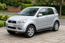 Daihatsu Terios 2006–2017 Allmond Black sivuaskelmat (2 kpl, alumiini) kuva 1