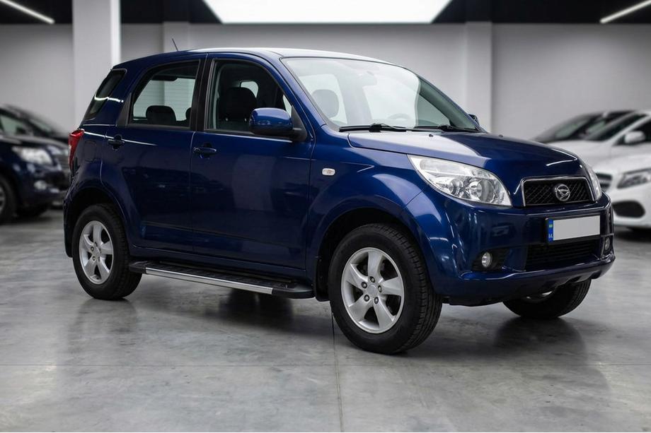 Daihatsu Terios 2006–2017 Sivukynnykset RedLine V1 (2 kpl, alumiini) Image