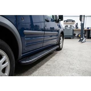Sivuporrast Bosphorus Black (2 kpl, alumiini) Ford Connect 2006–2009 kuva 1