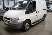 Ford Transit 2000–2014 Tayga Grey -sivuaskelmat (2 kpl, alumiini) kuva 1