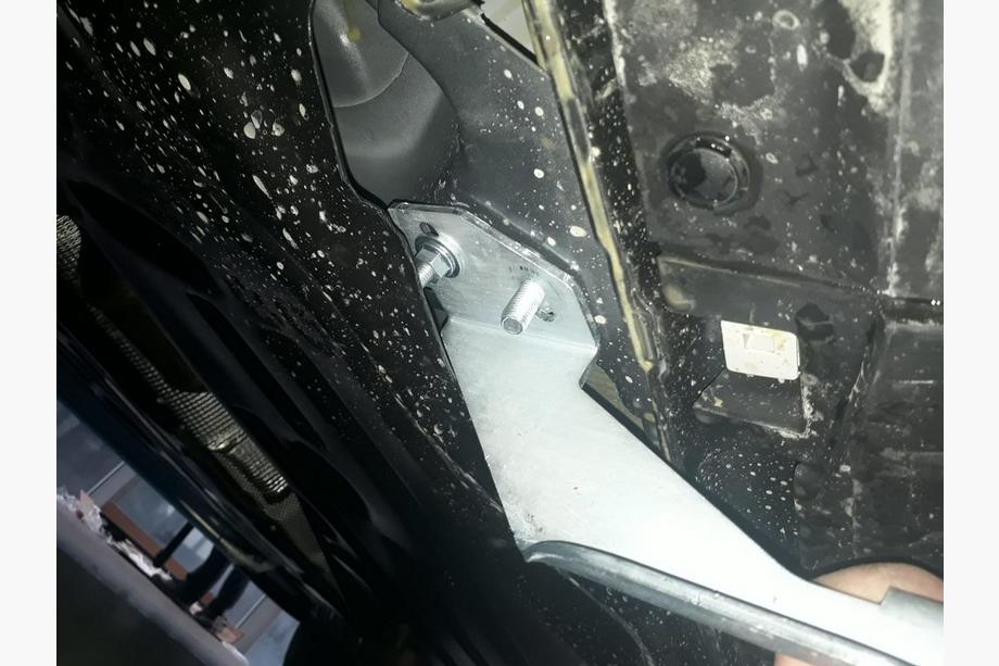 Ford Kuga/Escape 2013–2019 Allmond Black sivuportaat (2 kpl, alumiini) Maalatuilla ovipaneeleilla Kuva 3