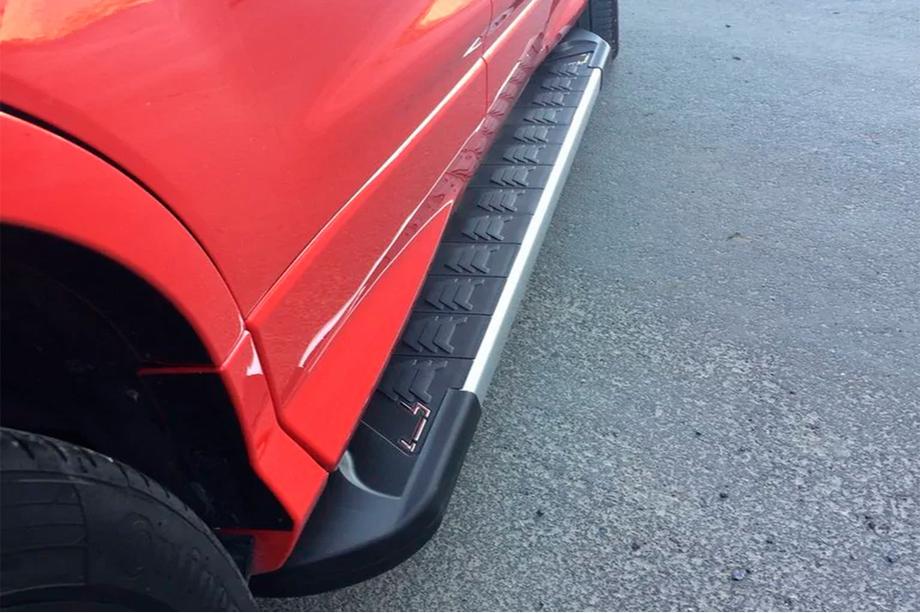 Ford Kuga/Escape 2013–2019 RedLine V1 sivuportaat (2 kpl, alumiini) Image