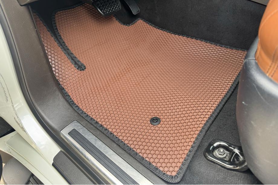 Toyota Land Cruiser 200 2007–2021 Kumimatot Carsuit (2007-2012, ruskea) Image