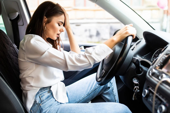 Mitä tehdä, jos auto vinkuu ajon aikana?