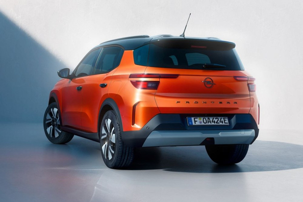 Koeajo: 7-paikkainen hybridicrossover Opel Frontera Kuva 4