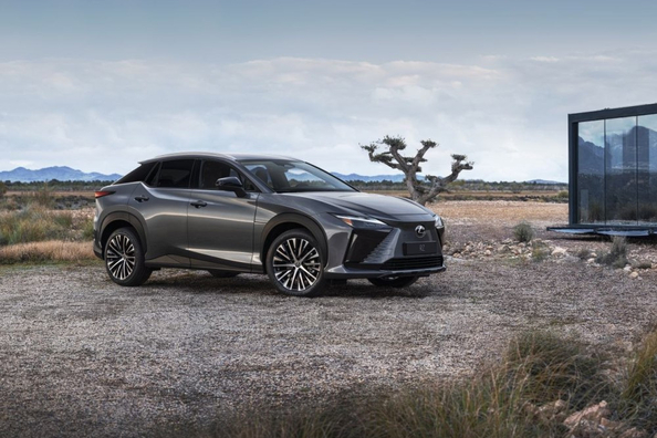 Lexus RZ 300e -koeajo: premium-sähköcrossover