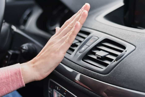 Miksi auton ilmastointi puhaltaa heikosti: mahdolliset syyt