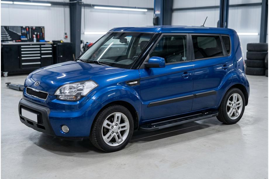 Kia Soul I 2008–2013 RedLine Black sivuportaat (2 kpl, alumiini) Image