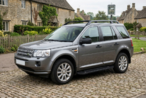 Land Rover Freelander II 2006–2014 RedLine Black sivuportaat (2 kpl, alumiini) kuva 1