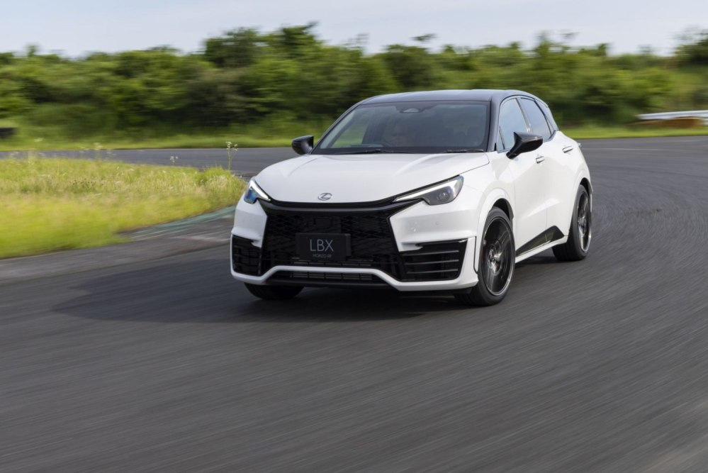 Lexus LBX Morizo RR -koeajo: urheilullinen sävy premium-luokassa