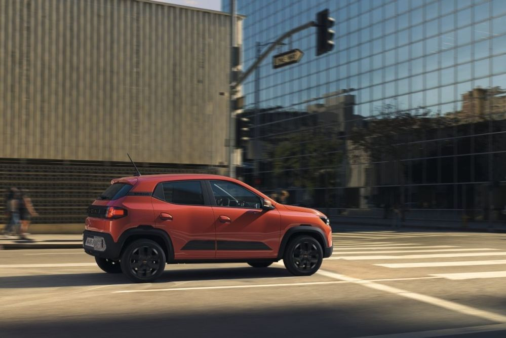 Dacia Spring 2024 -koeajo: Edullinen sähköauto uudistetulla tyylillä