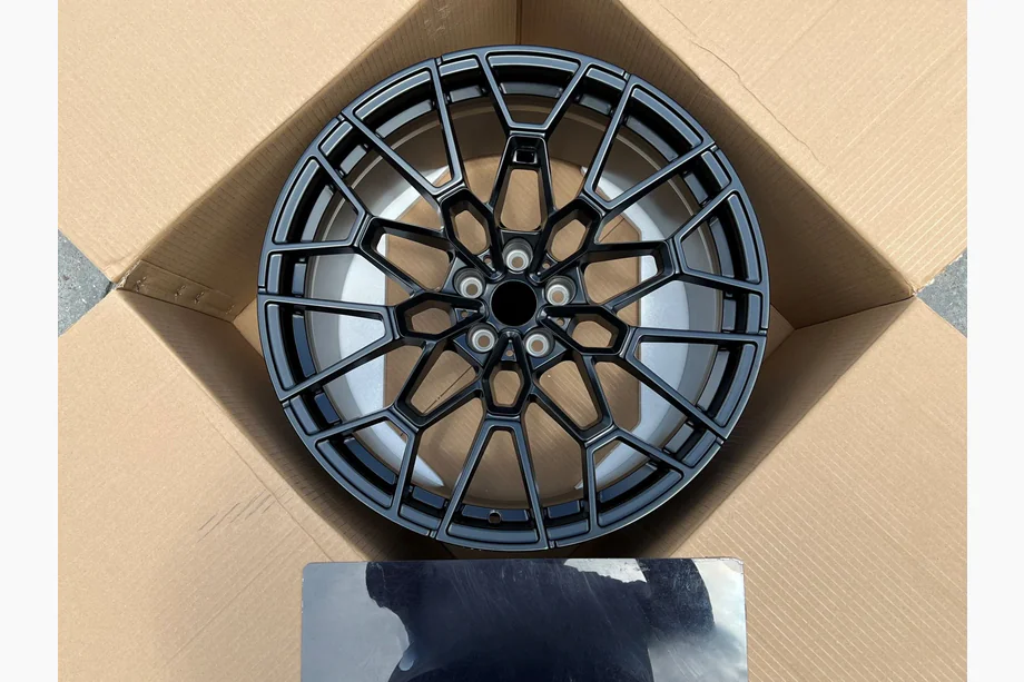 BMW 4-sarja G22/23/26 2020– OEM-taotut vanteet R19 R20 V1 (4 kpl) Kuva 1