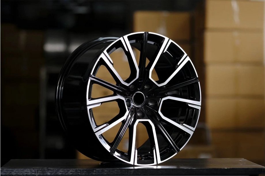 BMW 7-sarja G70/G71 2022– Taotut vanteet OEM R22 V1 (4 kpl) Kuva 2