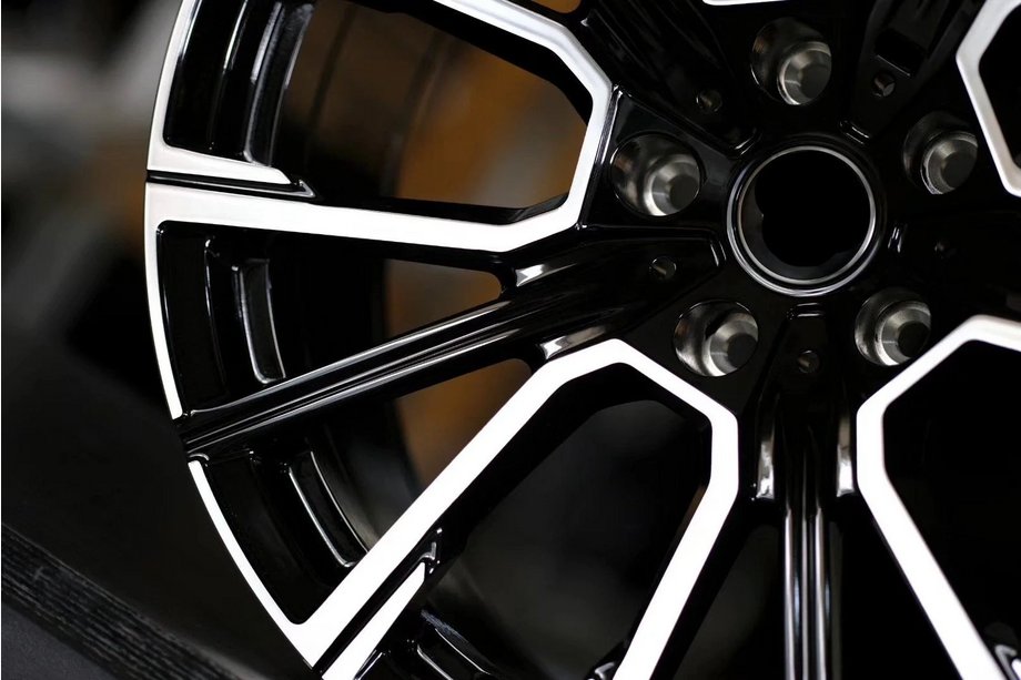 BMW 7-sarja G70/G71 2022– Taotut vanteet OEM R22 V1 (4 kpl) Kuva 3