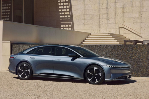 Lucid Air Touring -koeajo: ylellisyyttä ja innovaatioita jokaisessa yksityiskohdassa