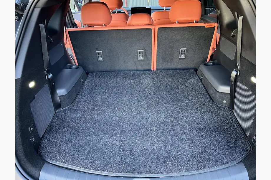 BYD Tang L 2025– Tekstiilinen tavaratilan matto Classic (7-paikkainen, 3. rivi taitettuna, musta) Image
