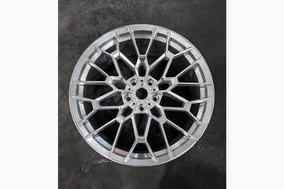 BMW 5/i5 -sarja G60/G60E/G61 2023– Taotut vanteet OEM R22 V2 (4 kpl) Image