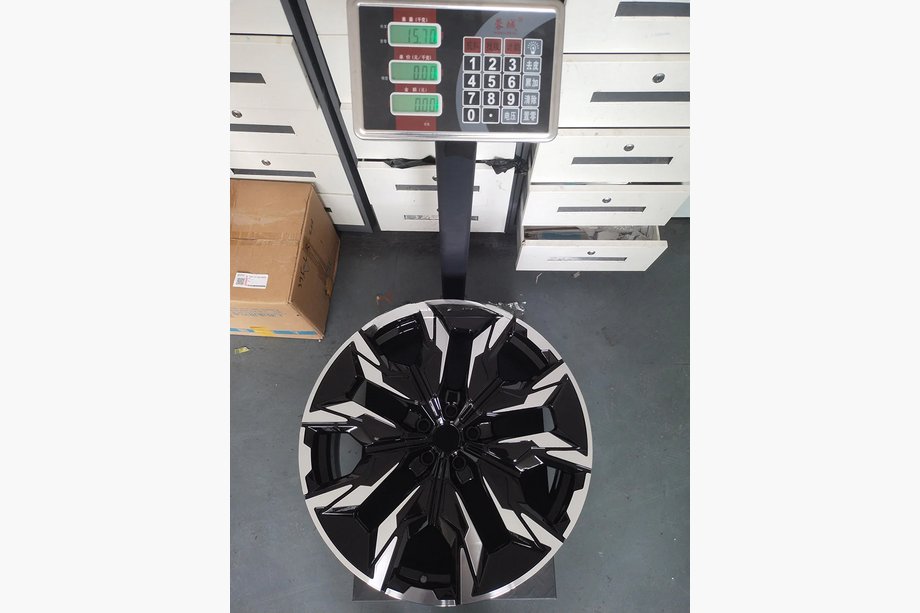 BMW 5/i5 -sarja G60/G60E/G61 2023– Taotut OEM-vanteet R21 V4 (4 kpl) Kuva 10