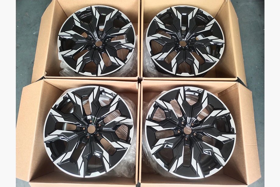 BMW 5/i5 -sarja G60/G60E/G61 2023– Taotut OEM-vanteet R21 V4 (4 kpl) Kuva 7