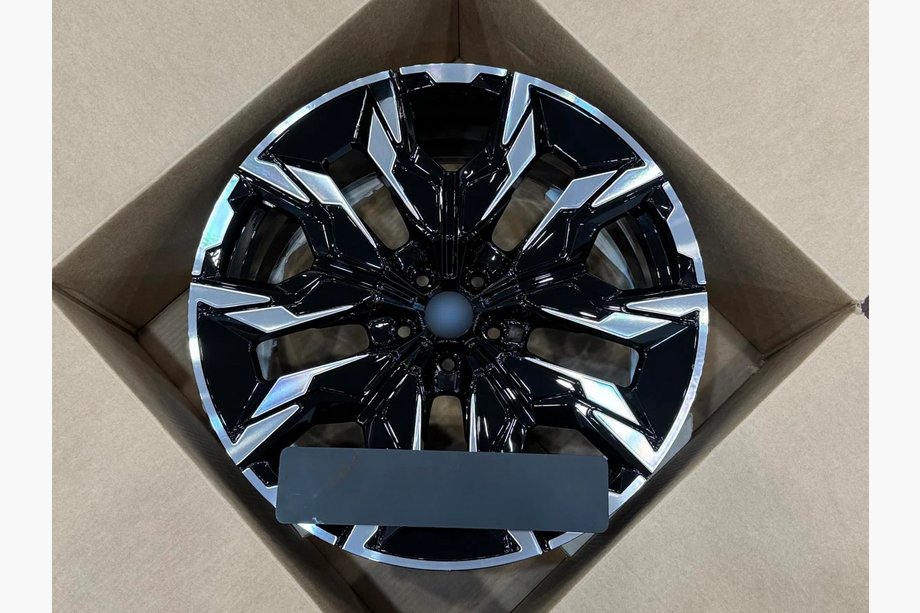 BMW 5/i5 -sarja G60/G60E/G61 2023– Taotut OEM-vanteet R21 V4 (4 kpl) Kuva 1