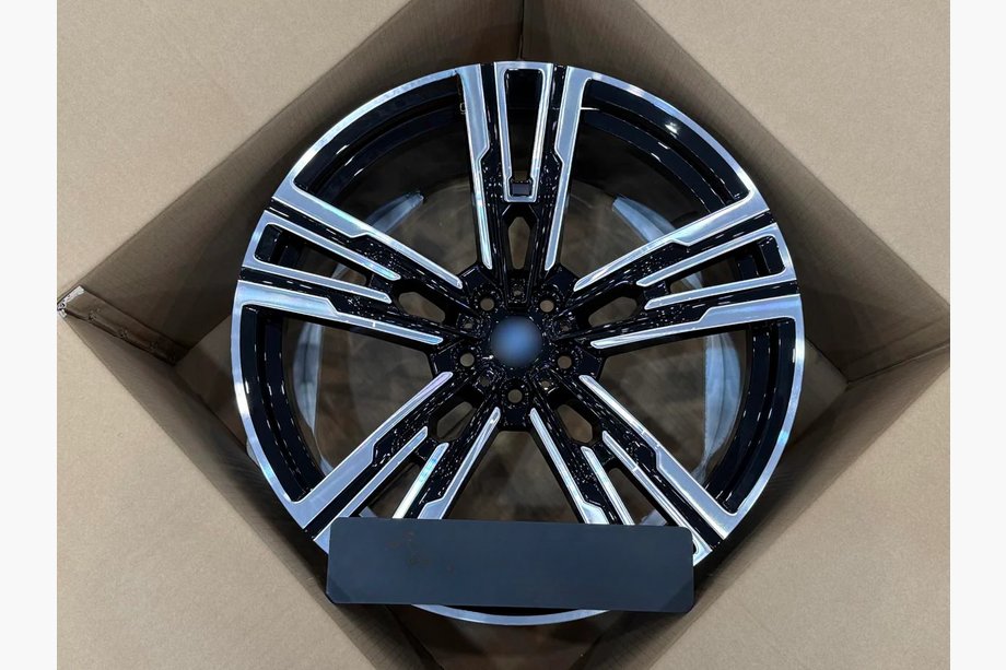 BMW 7-sarja G70/G71 2022– OEM taotut vanteet R21 (4 kpl) Image