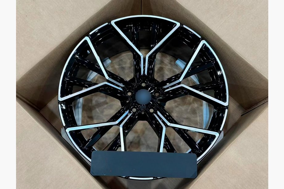 BMW X7 G07 2019– Taotut OEM-vanteet R22 V6 (4 kpl) Image